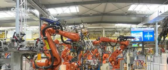 數字化、智能化轉型提速 中國工業(yè)生產向'新'向'綠'引擎足